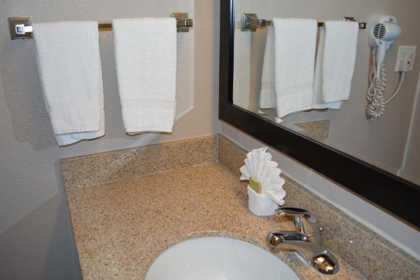 Super 8 by Wyndham Salinas image 10