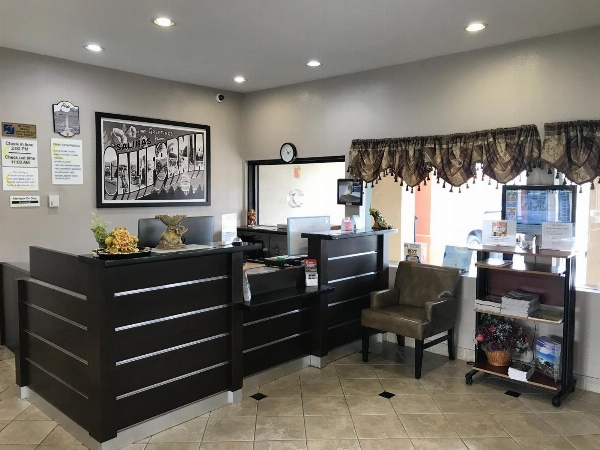 Super 8 by Wyndham Salinas Main image